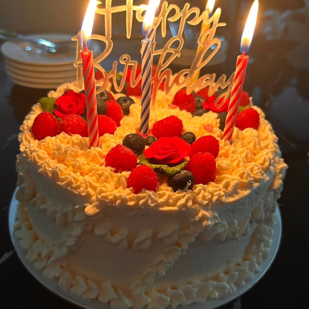 Chandelier Berries, a cake by BakerLuk