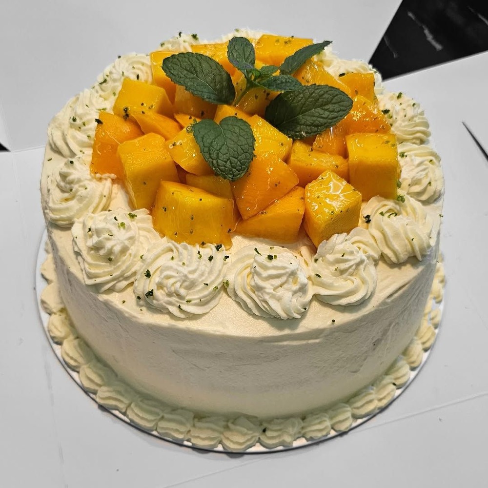 Mango Mascarpone, a cake by BakerLuk