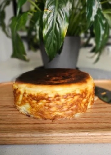Original Burnt Cheesecake, a cake by BakerLuk